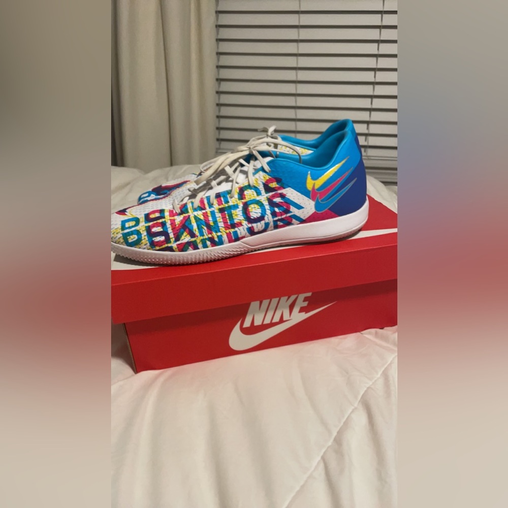 Indoor futsal soccer shoes size 11.5